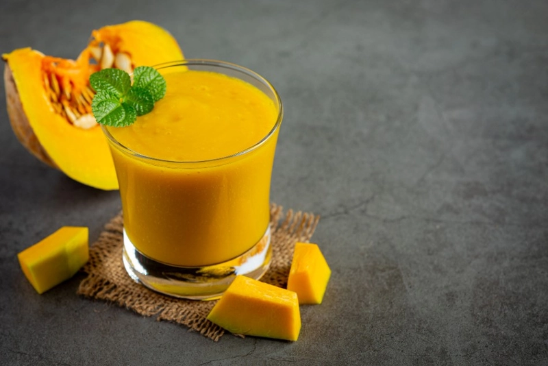 Lợi ích khi uống nước ép bí đỏ sống đúng cách