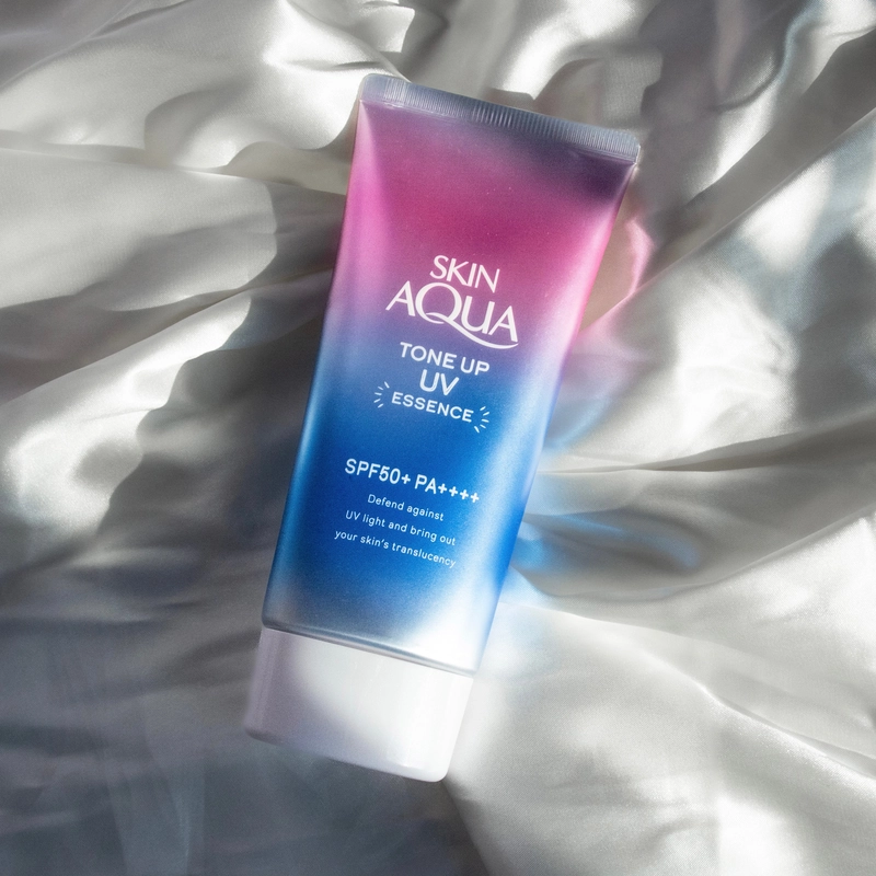 Skin Aqua Tone Up UV Essence Lavender