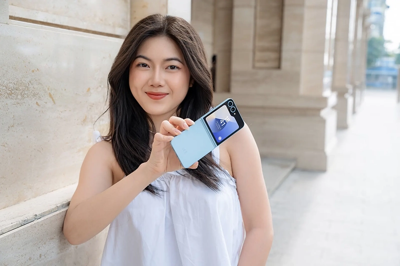 Stt khoe điện thoại mới hài
