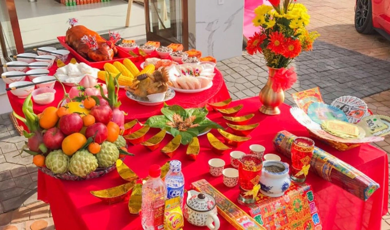 Thực hiện nghi lễ cúng đầu năm