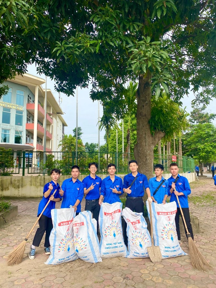 Caption áo xanh tình nguyện đăng Facebook cực chất