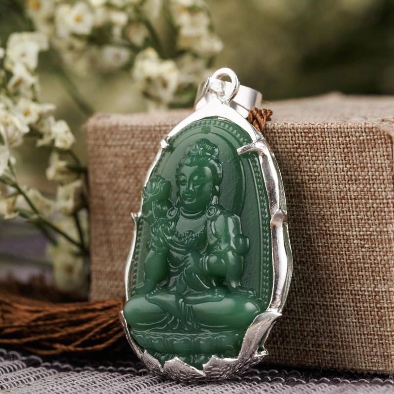 Cách đeo mặt dây chuyền phong thủy